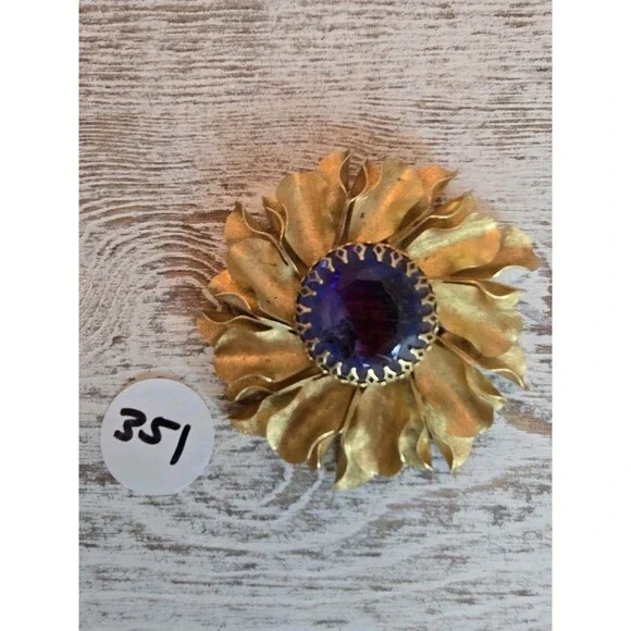 Vintage Style Gold Tone Flower Brooch Purple Blue Faceted Center Statement #351 - Picture 10 of 10